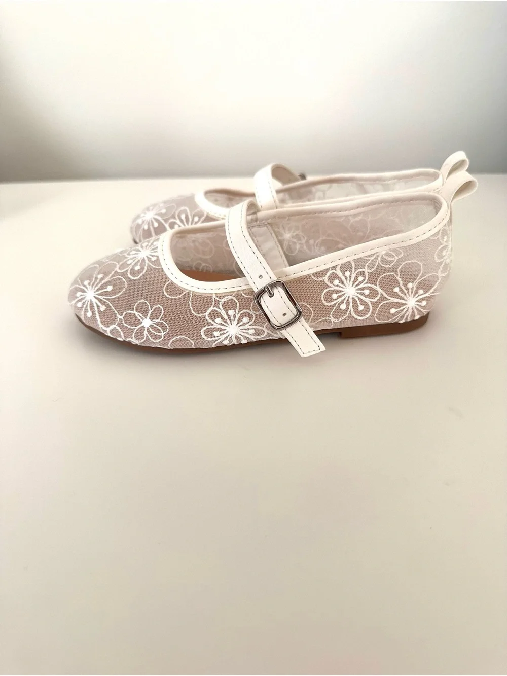 Old Navy White Floral Lace Mary Jane Flats for Kids